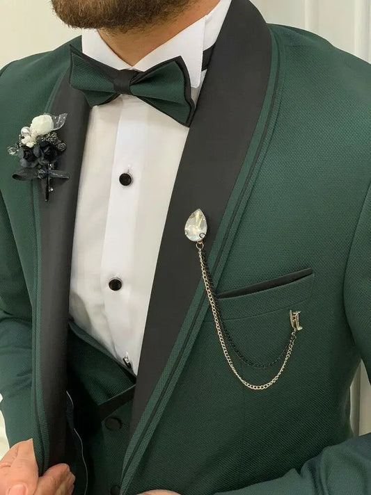 Emerald Prestige Suit – Elegance That Stands Forward