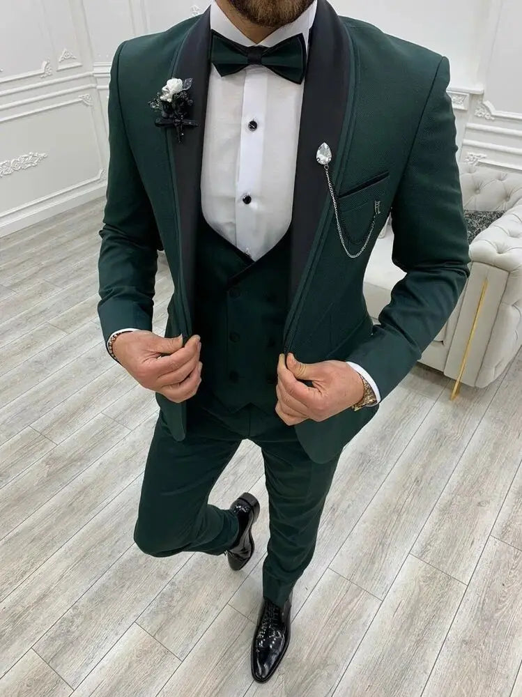 Emerald Prestige Suit – Elegance That Stands Forward